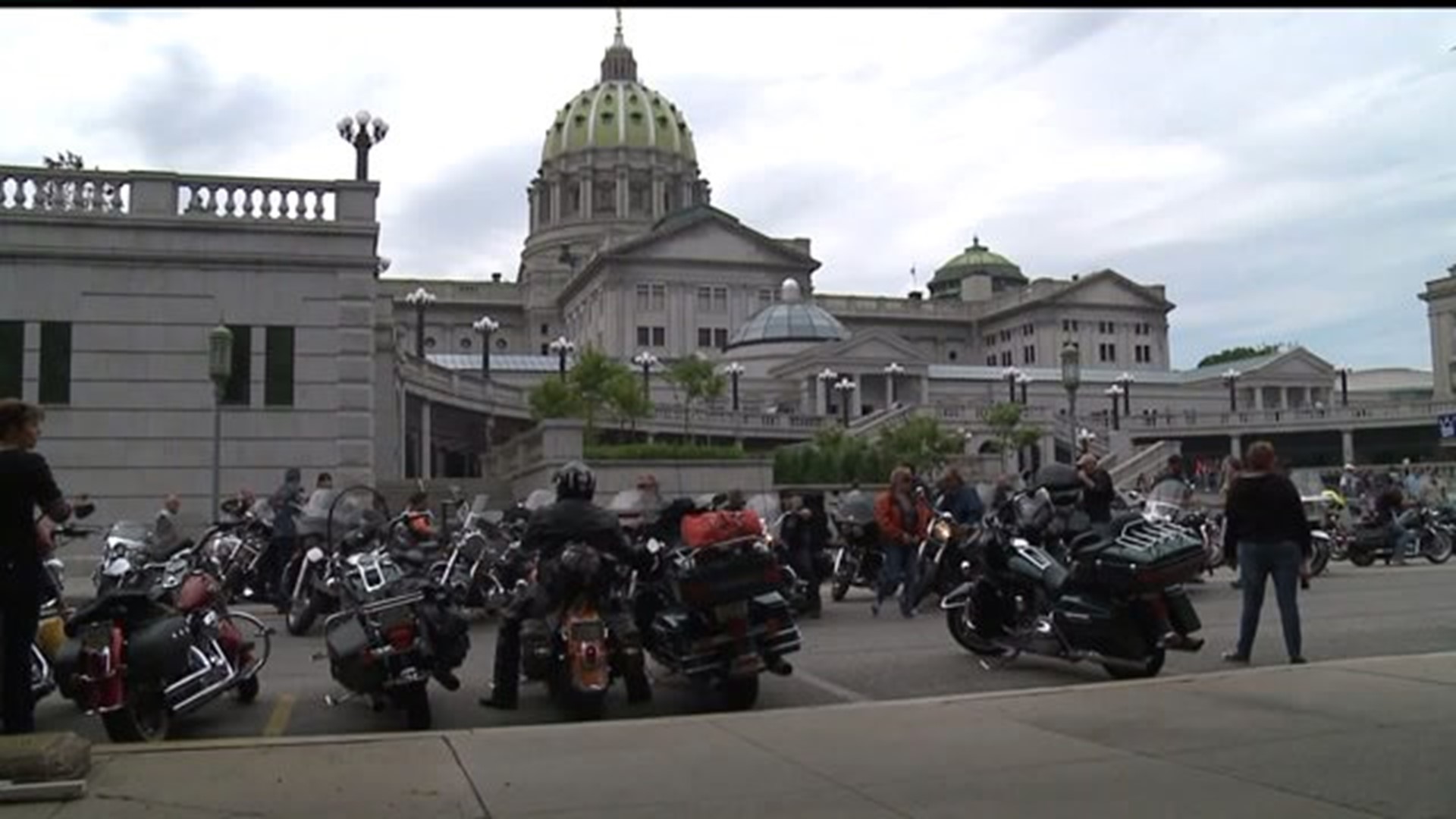 Motorcyclists show support for new distracted driving legislation