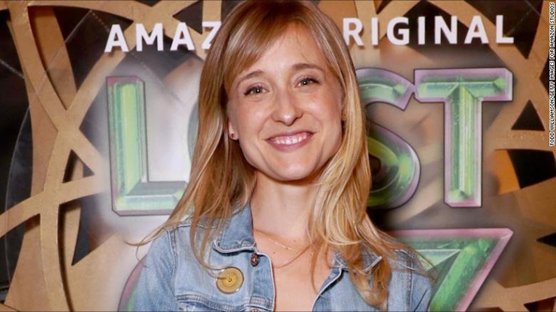 ‘smallville Actress Allison Mack Arrested For Alleged Role In Sex 