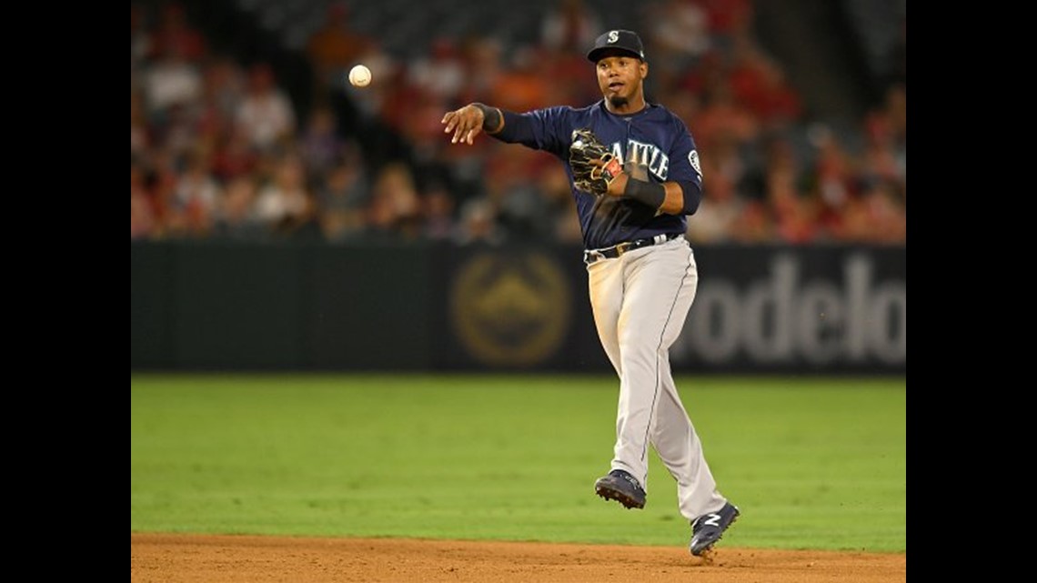 Mariners trade Segura to Phillies for Santana, Crawford