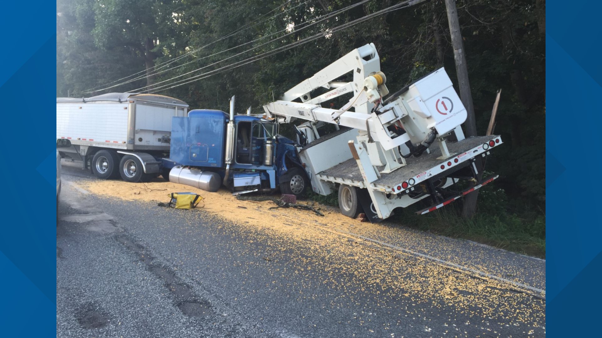 Three-vehicle crash closes Route 30 in Lancaster County | fox43.com