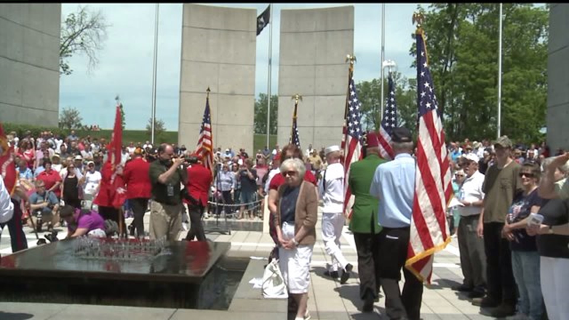 Thousands honor our nation`s vets