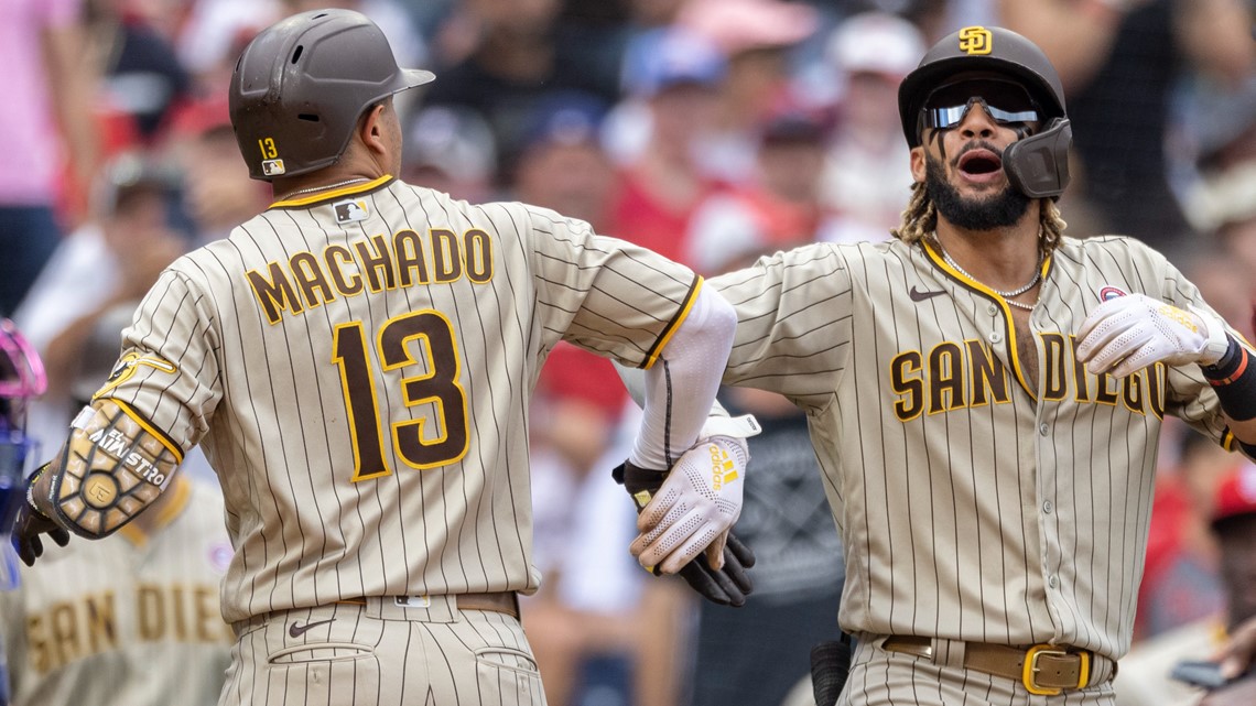 Manny Machado hits 2 homers, Padres rout Phillies 11-1