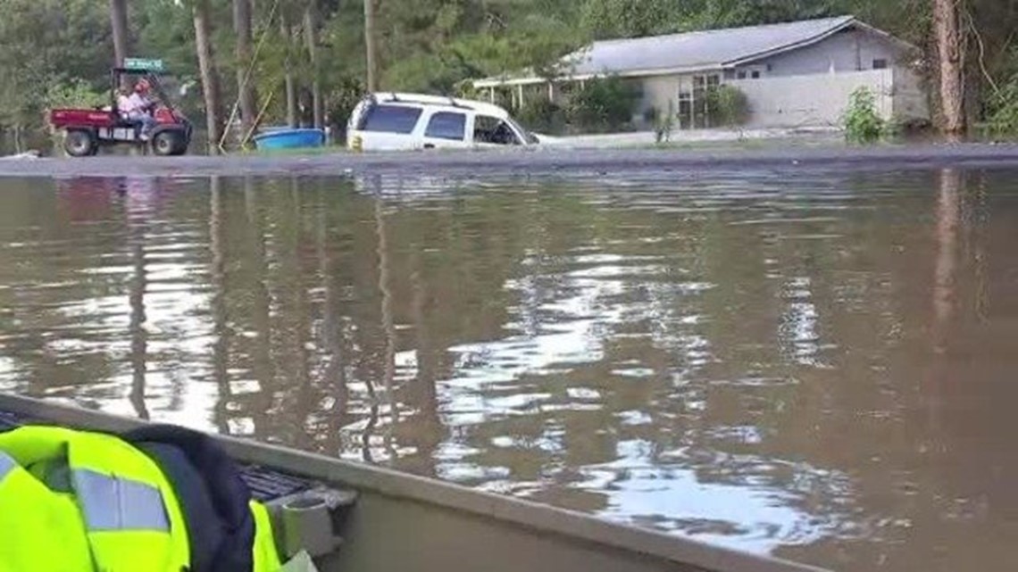 Louisiana's 'Cajun Navy' sets sail in fishing boats to rescue flood victims