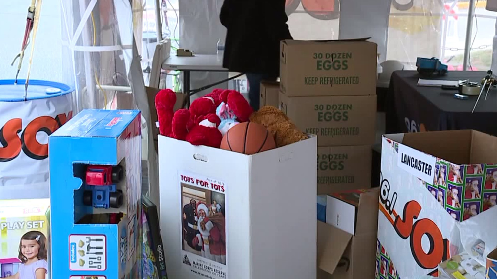 96.1 SOX Holds Toys for Tots Challenge