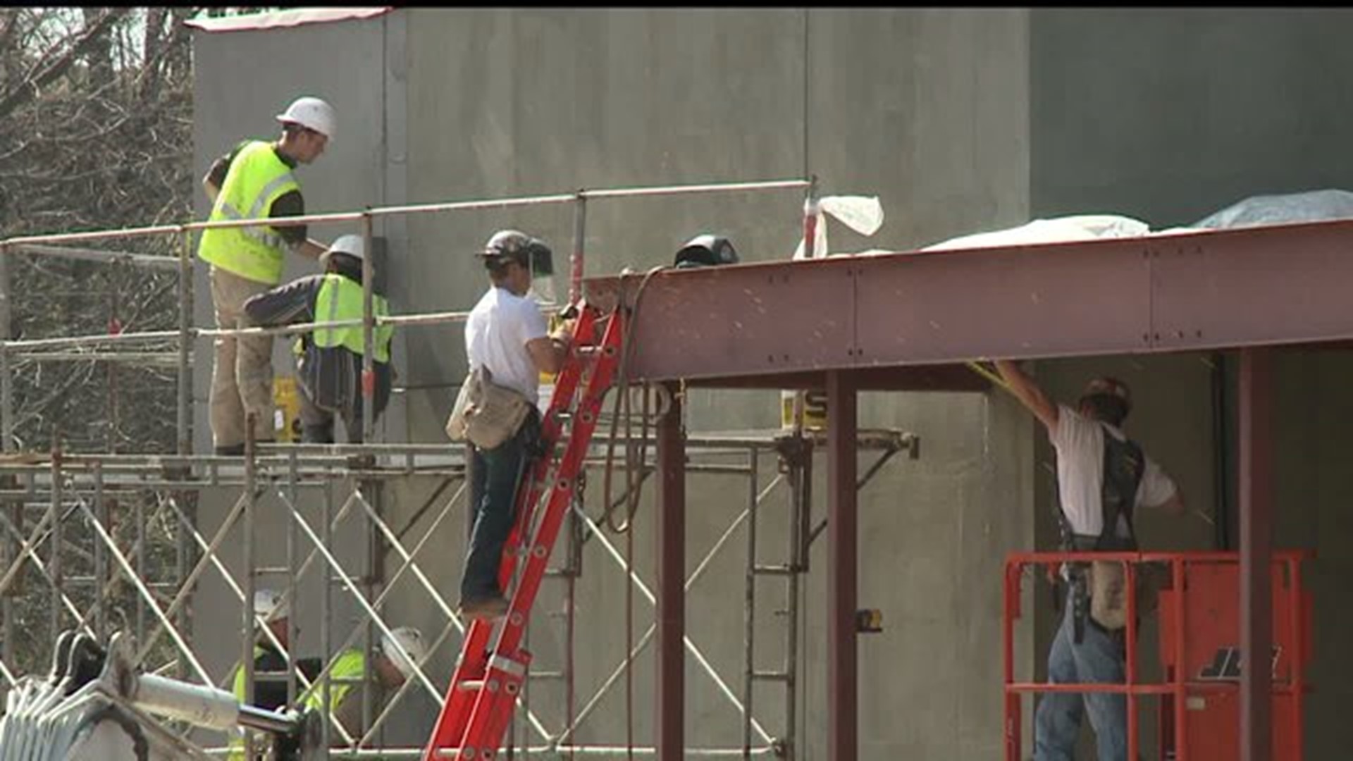 Construction continues at shopping center