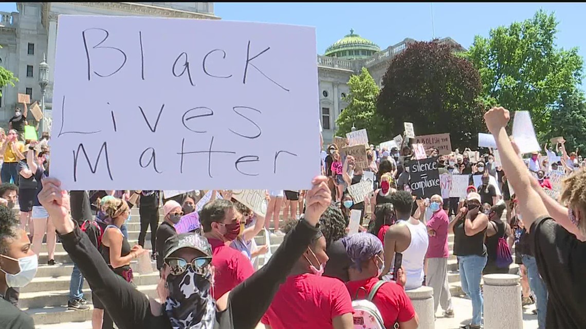 Large group protested George Floyd's death, smaller group of protestors ...