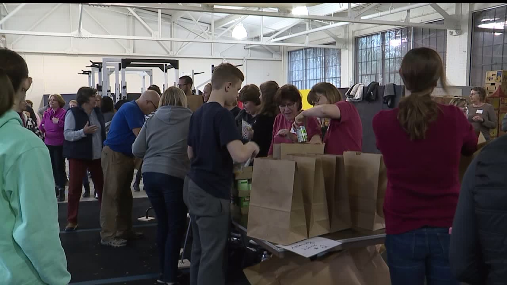 Organizations team up in York to distribute Thanksgiving meal boxes