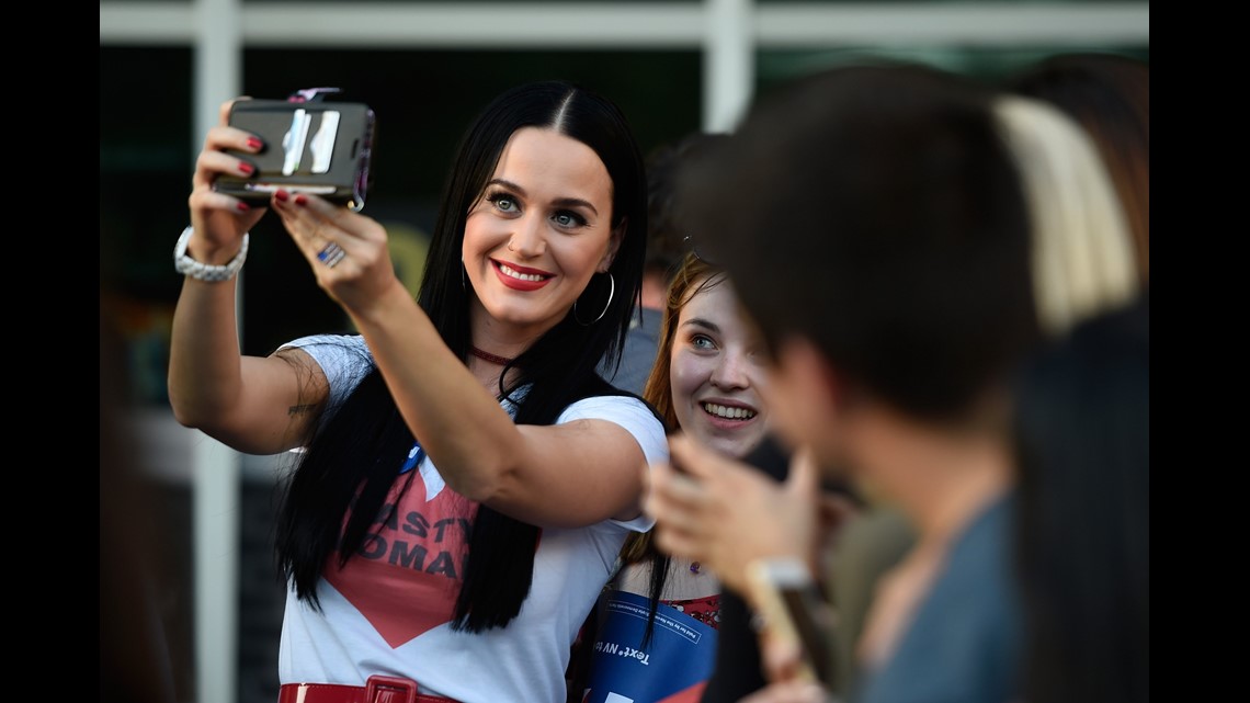 Watch Katy Perry perform 'Rise and 'Roar' at the 2016 Democratic National  Convention 