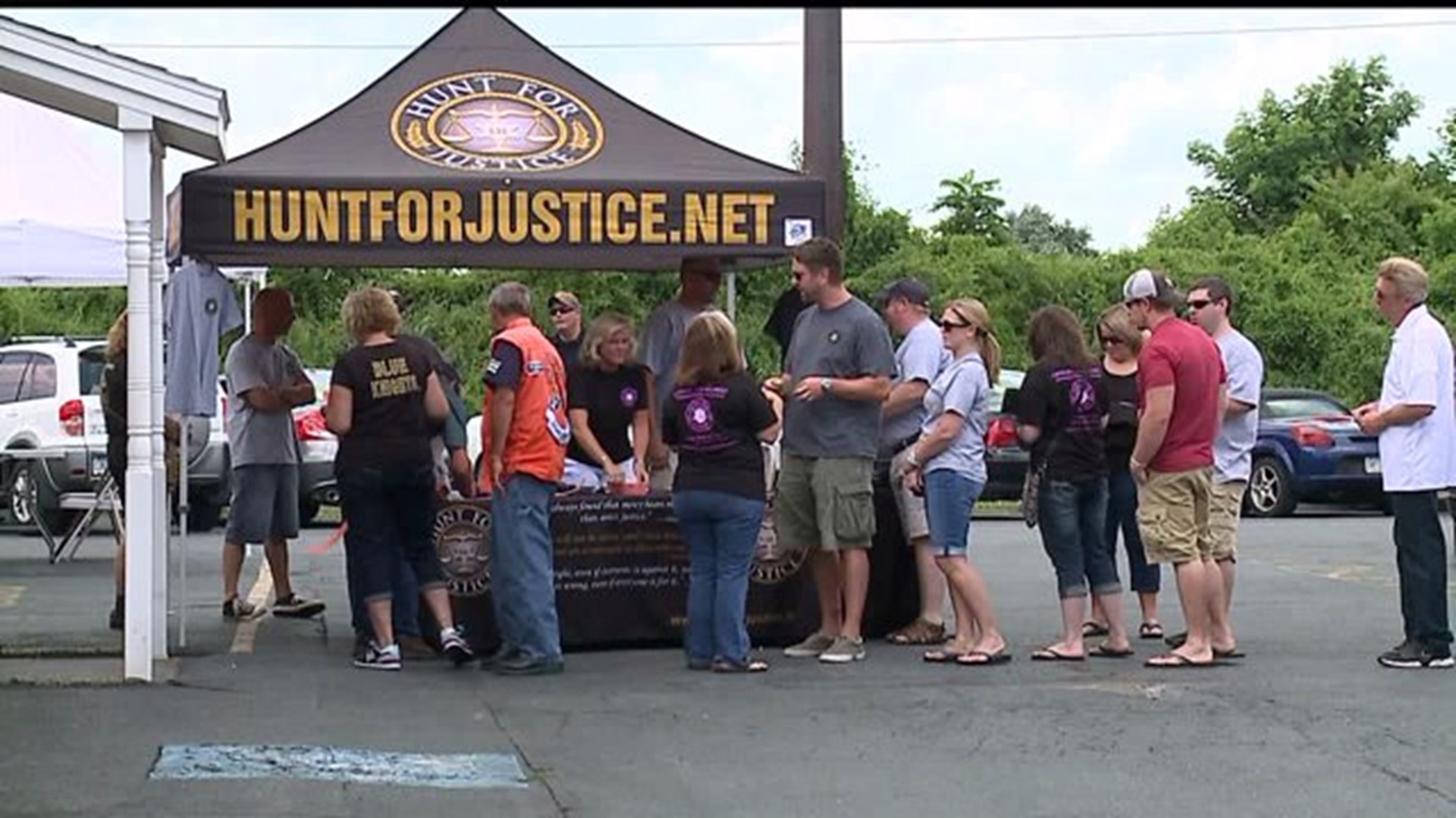 Some raise funds for cop accused of murder, while others protest