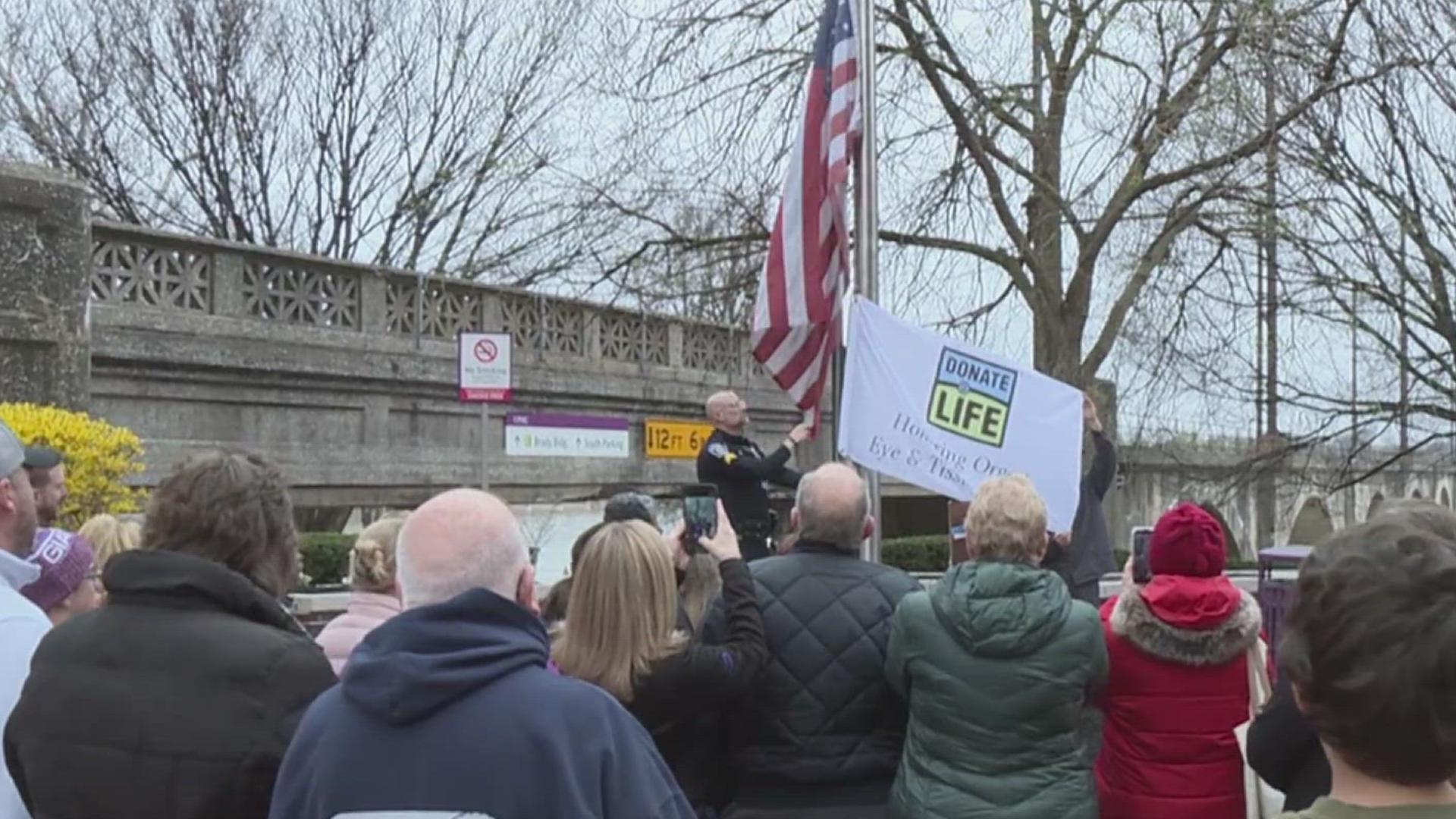 UPMC honors organ donors with special flag raising ceremony | fox43.com