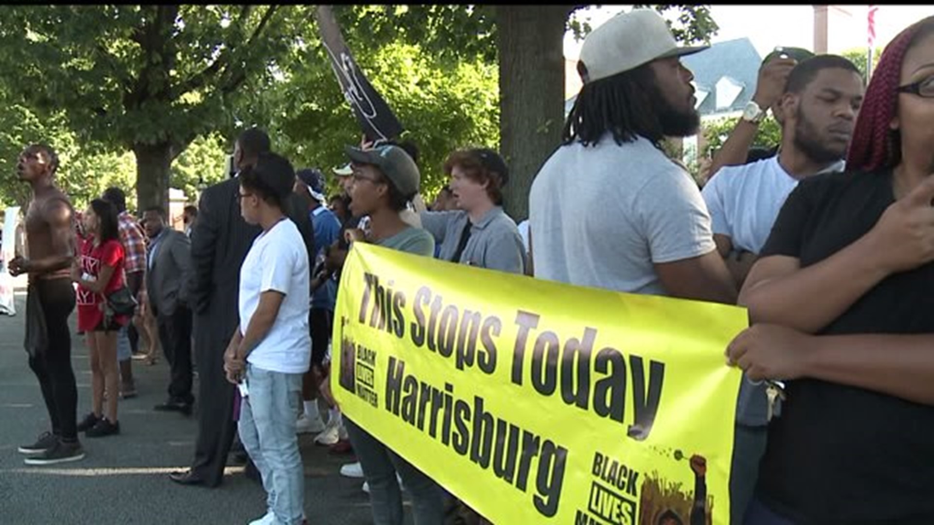 Harrisburg city leaders are holding a meeting to bring the community closer