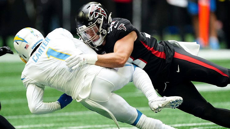 Atlanta Falcons linebacker Nick Kwiatkoski (53) lines up during