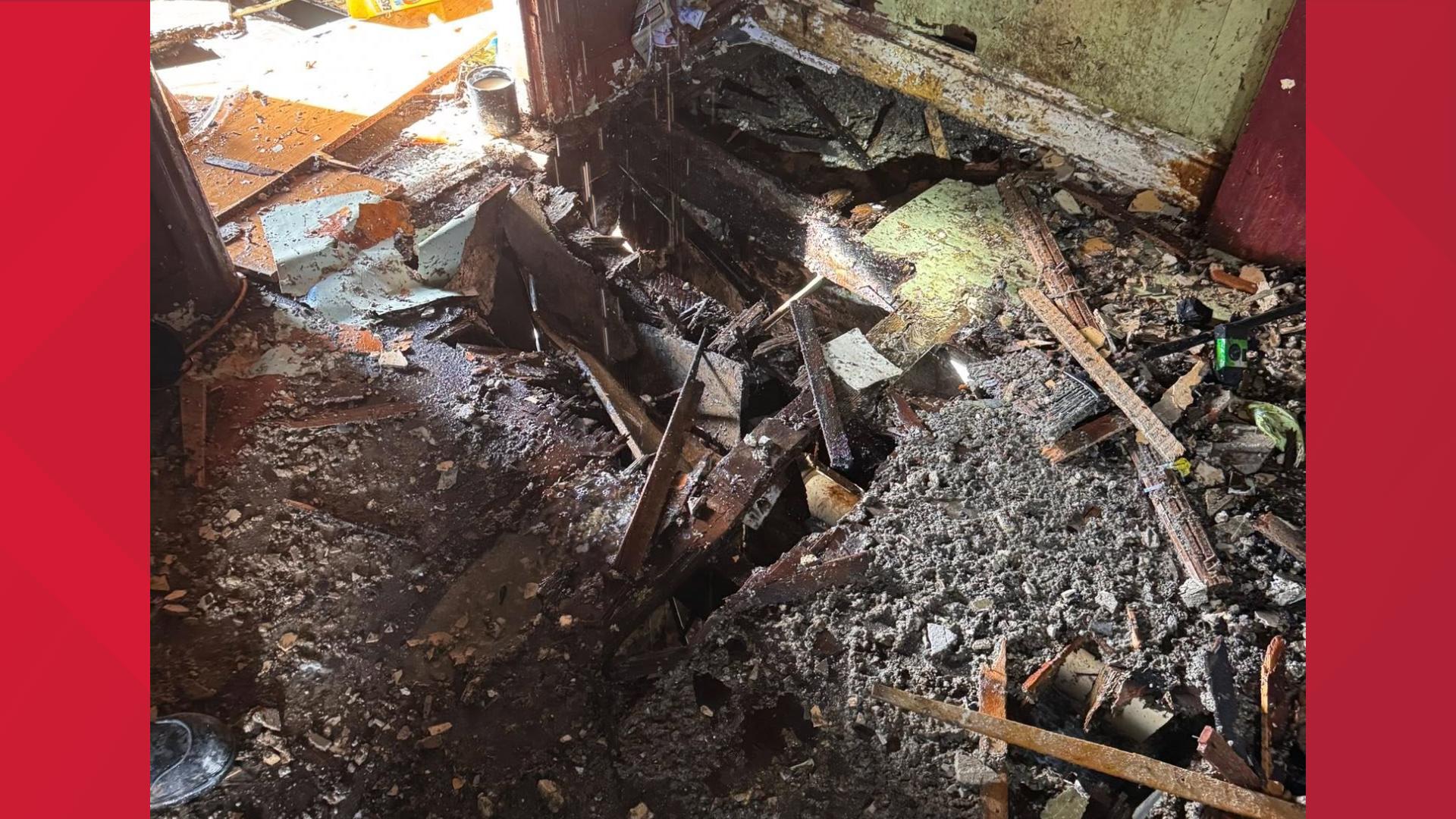 FIREFIGHTER FALLS THROUGH FLOOR AT APARTMENT FIRE - PENNSYLVANIA ...
