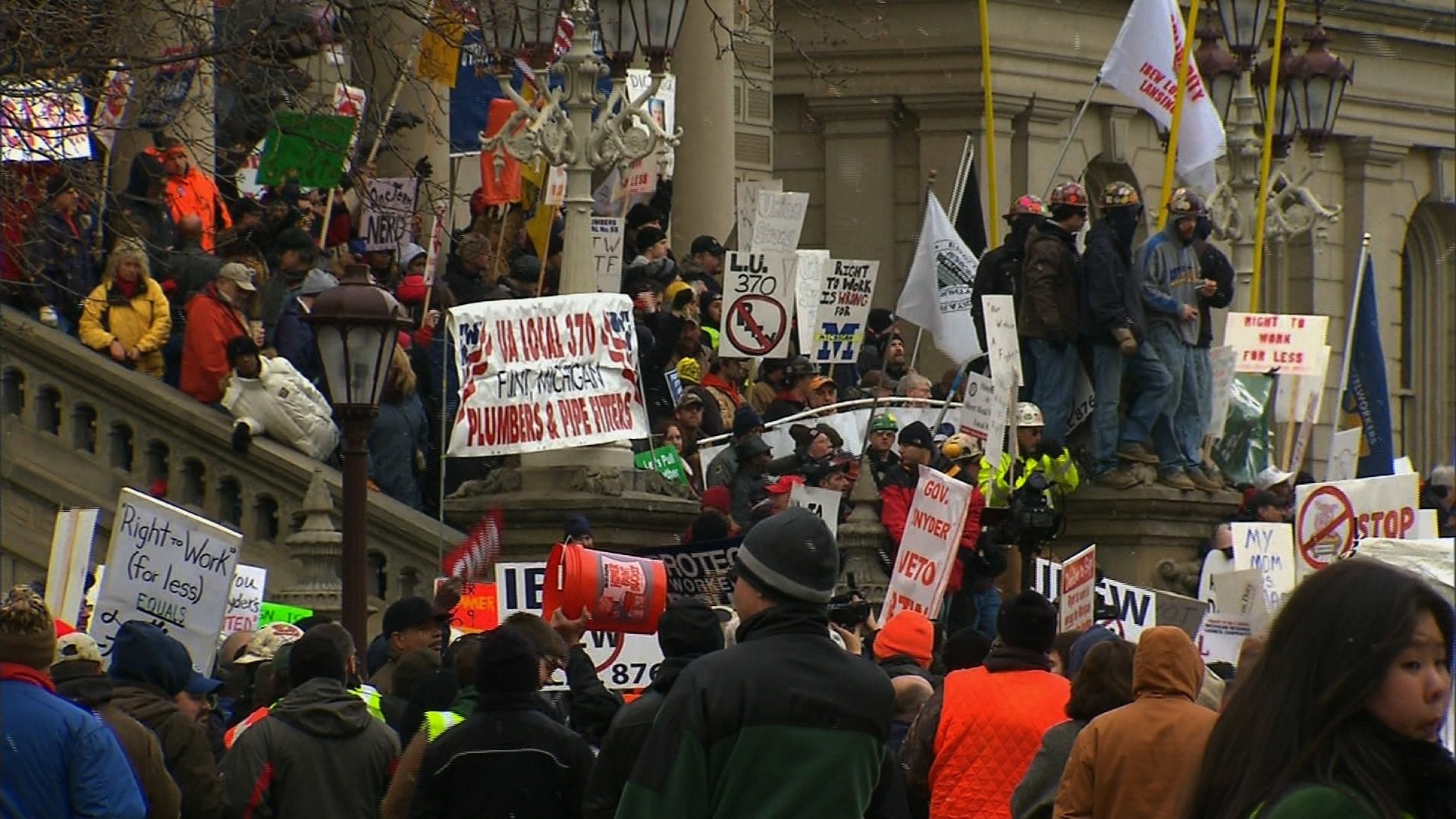 Michigan House of Representatives pass right to work bill | fox43.com