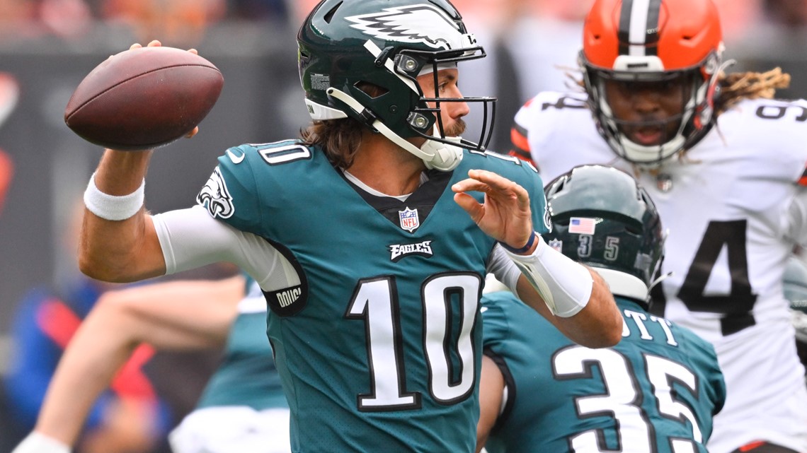 Backup QBs Dobbs, Minshew shine, Eagles edge Browns 21-20