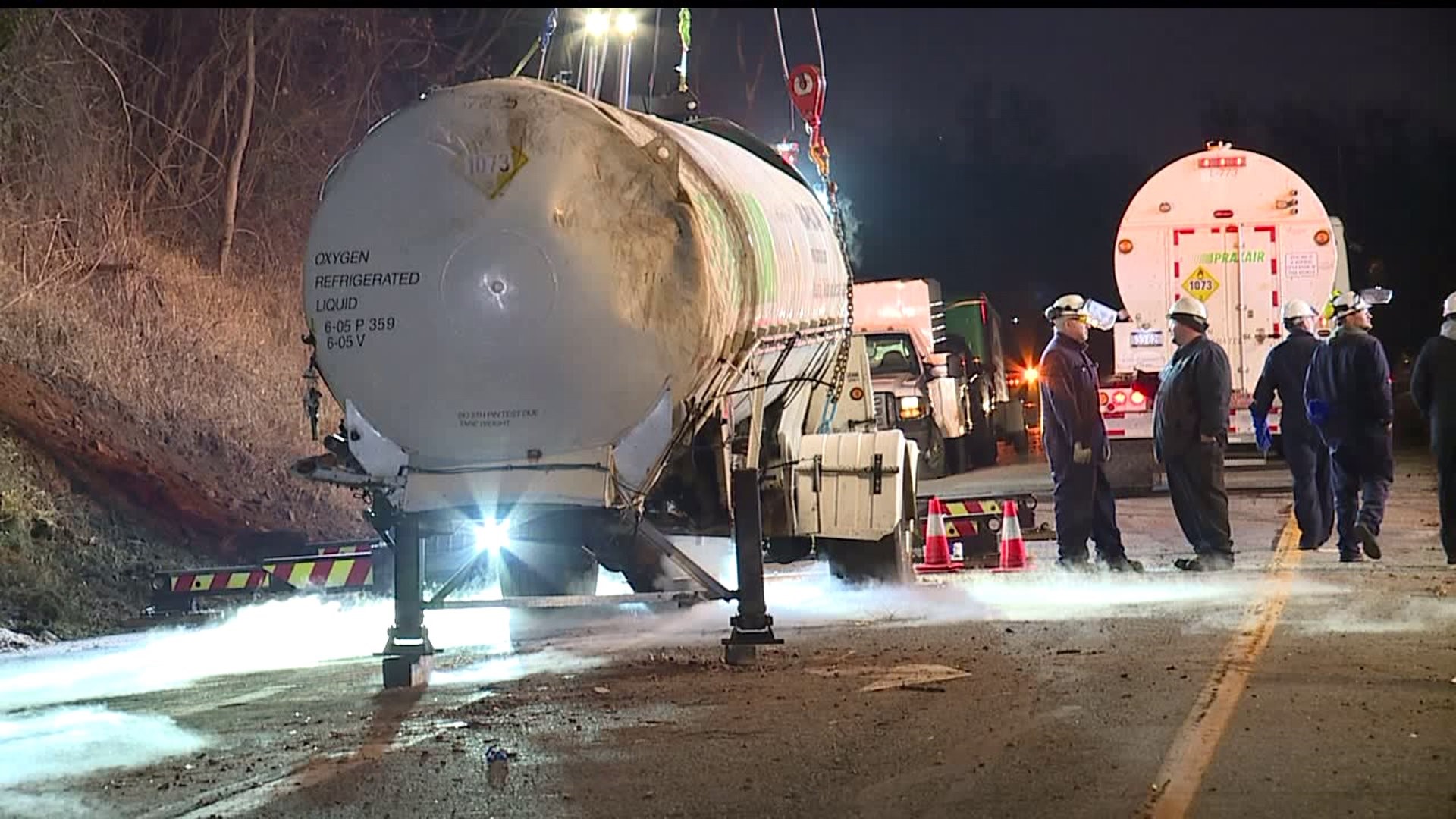 Tanker carrying liquid oxygen crashes & shuts down I-83 in Southern York County for hours