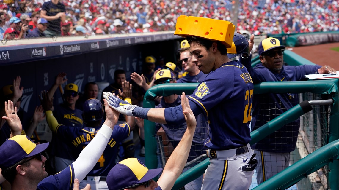 Contreras' 7th-inning double leads Brewers over Phillies 5-3 - The