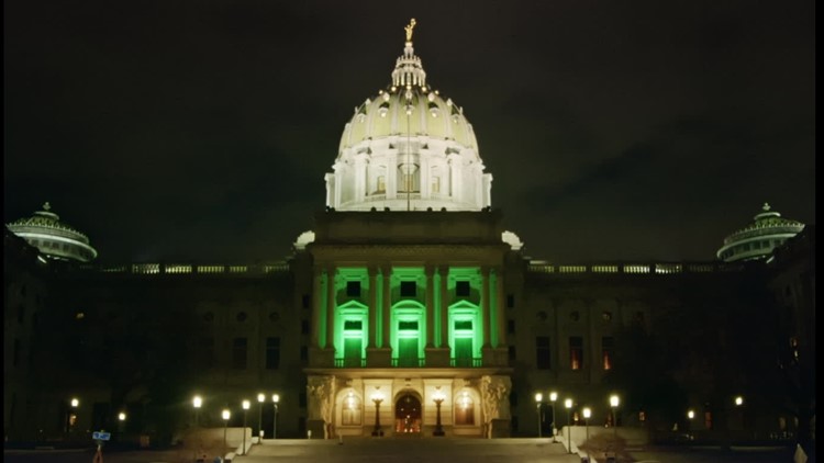 Pennsylvania State Capitol goes green to support Eagles