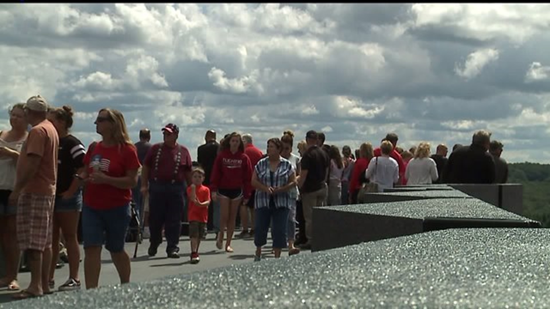 Hundreds gather to honor the victims of Flight 93