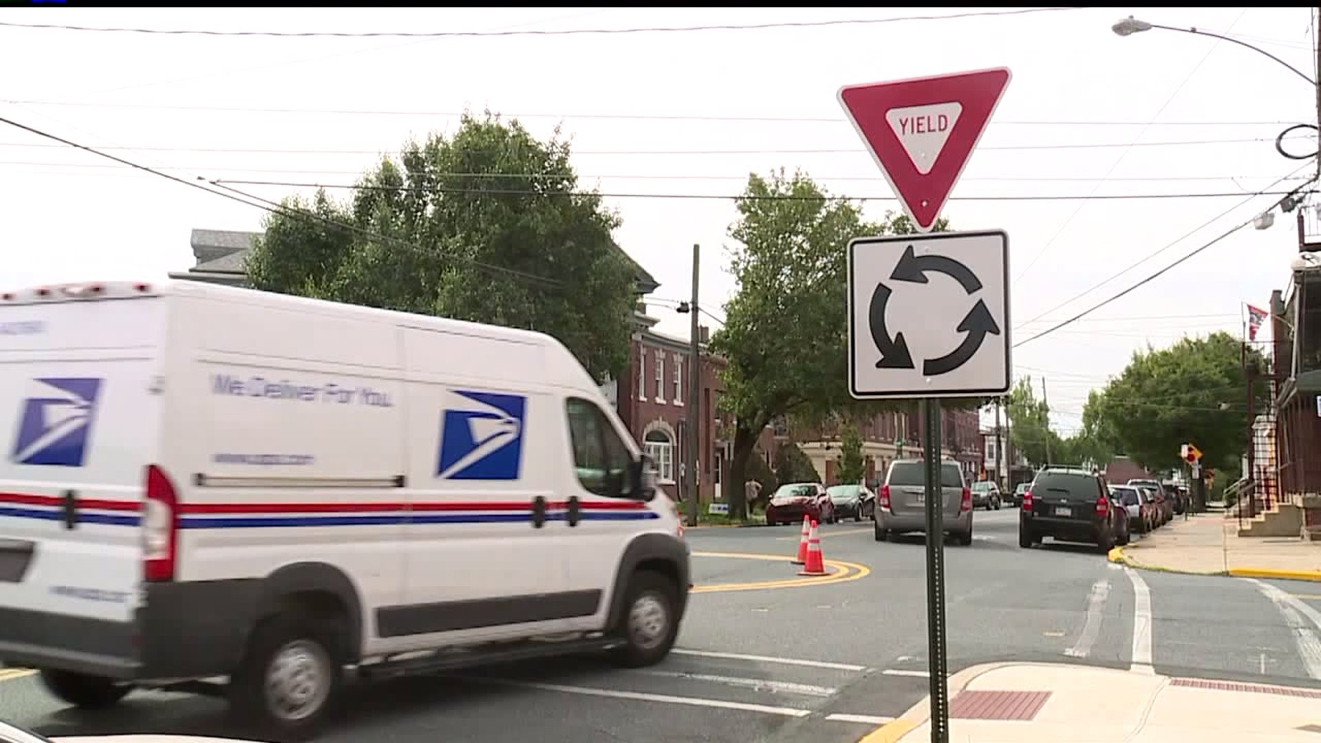 Mini-roundabout causes some confusion for drivers in Lancaster
