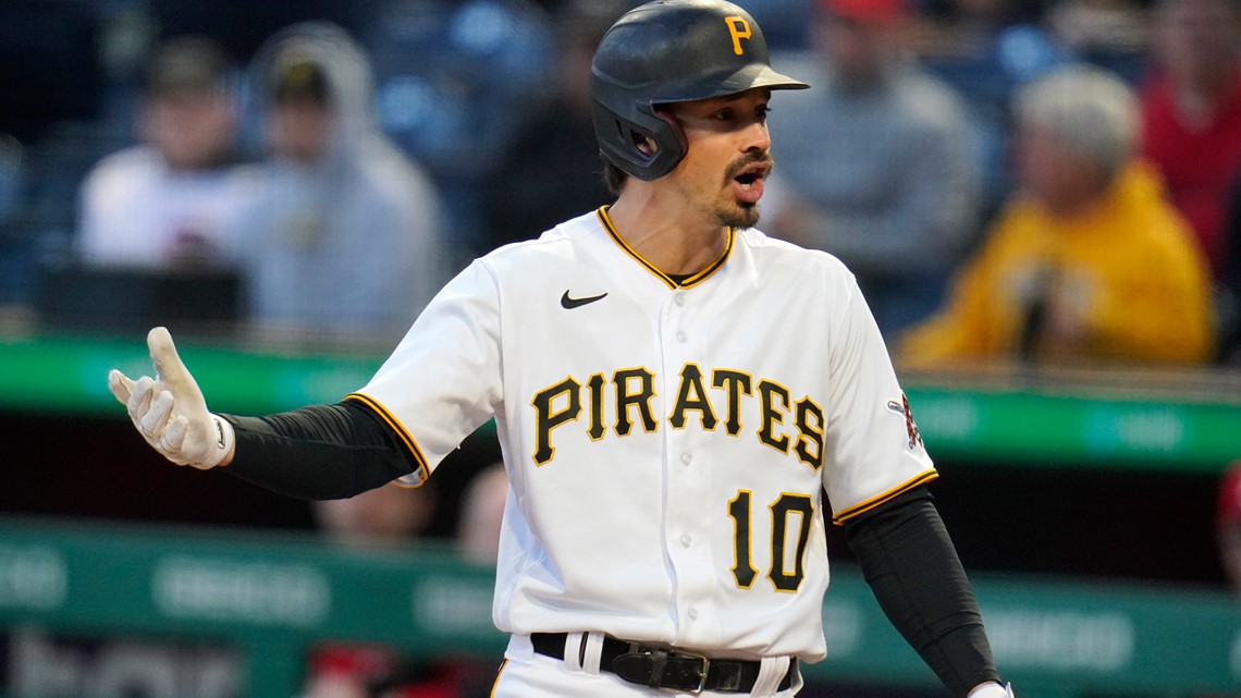 Garrett Cooper's 3-run HR highlights a 5-run 8th inning as Marlins beat  Pirates 6-4