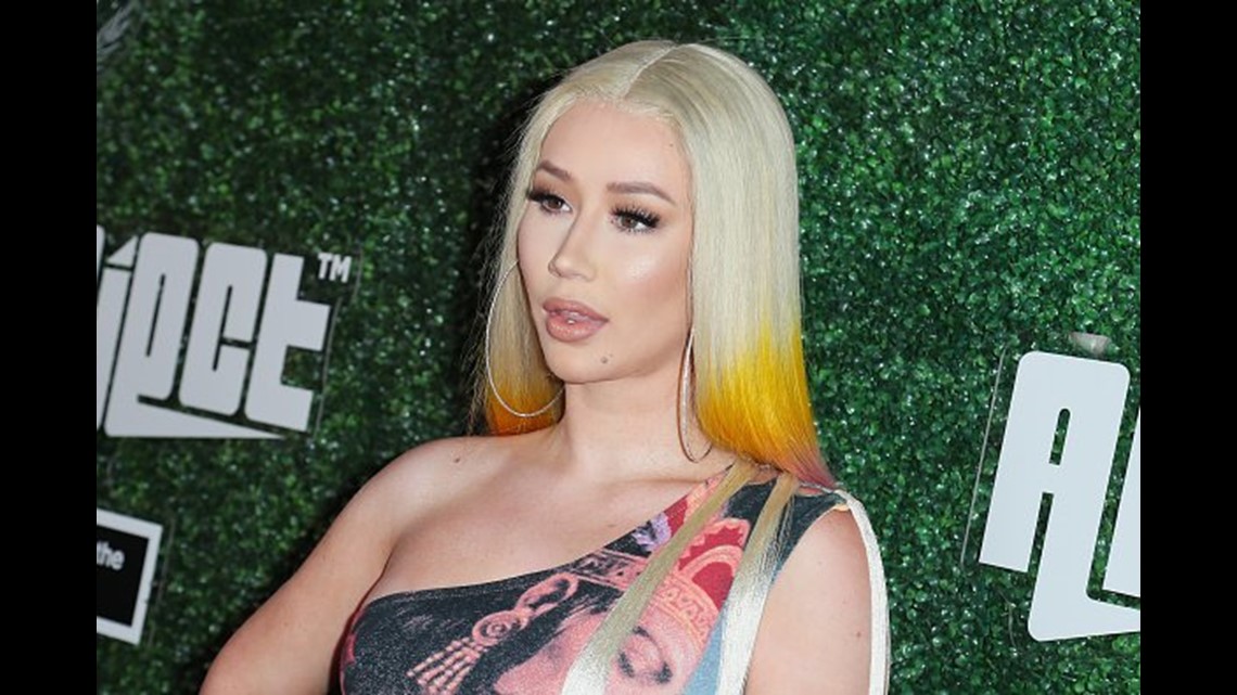 Iggy Azalea leaves social media after topless pics leaked | fox43.com