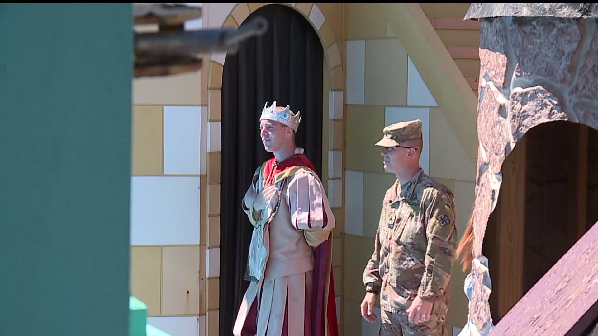 Local soldier surprises family with his homecoming at Dutch Wonderland