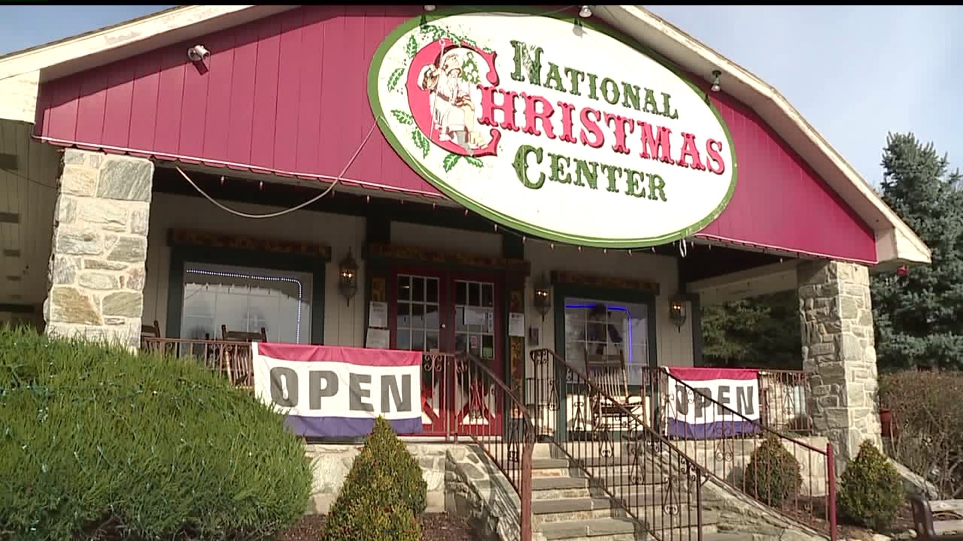National Christmas Center closing