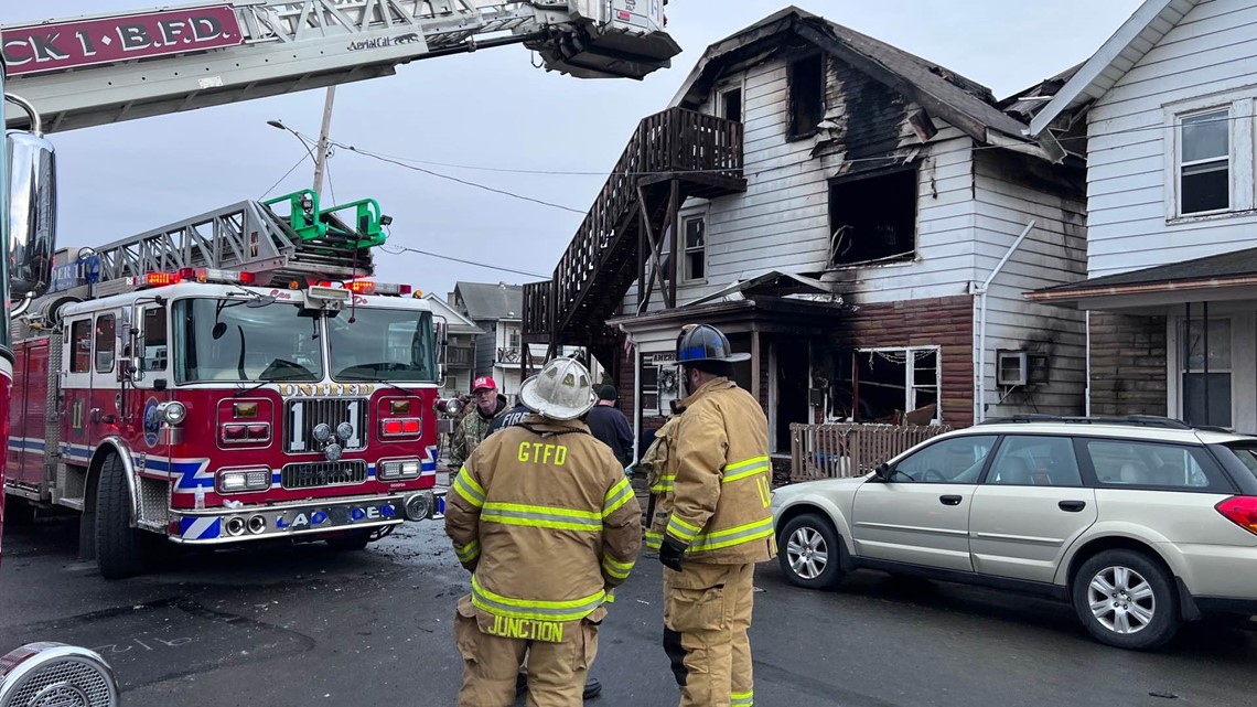 Firefighters battle fire in Lewistown