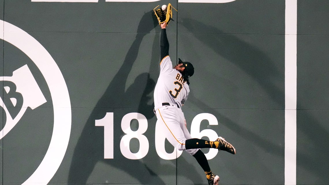 Ji Hwan Bae's 1st career homer helps Pirates top Red Sox 4-1