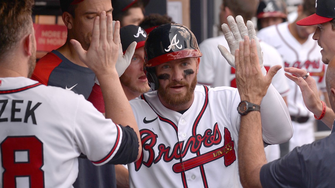 Braves fans delighted as team wins NL East for the 6th straight