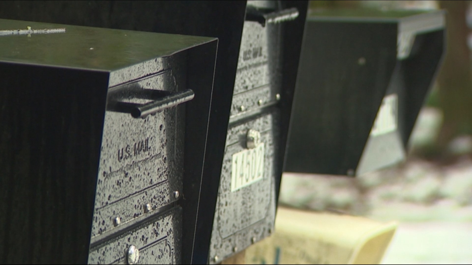 Some residents tell FOX43 they're going days, or even weeks, without getting mail.