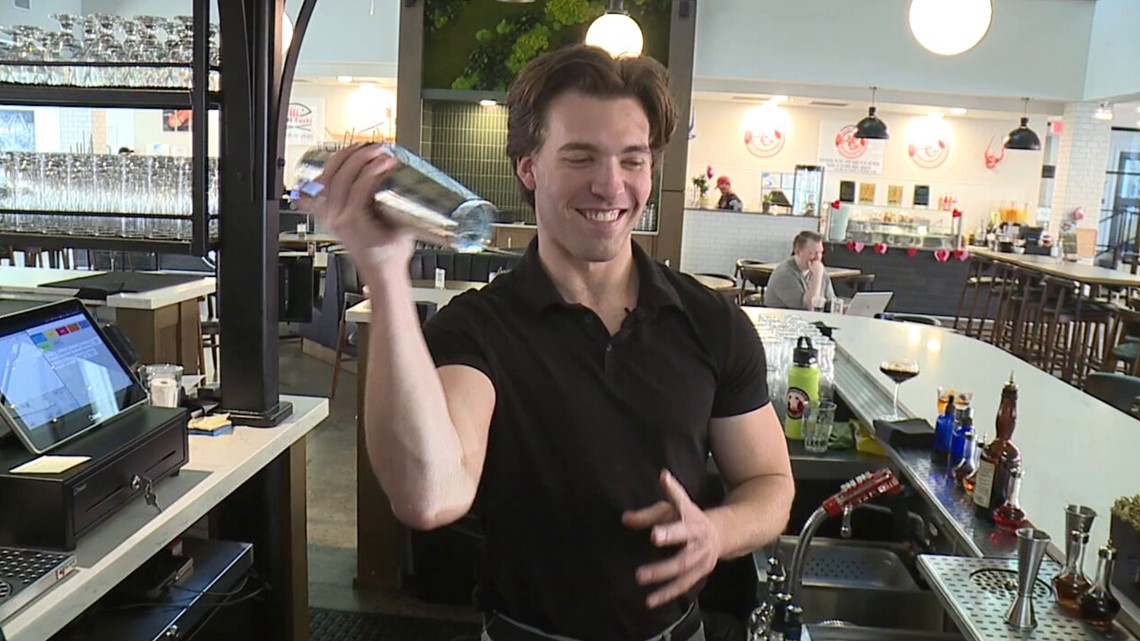 Being a bartender | Tyler Tries It