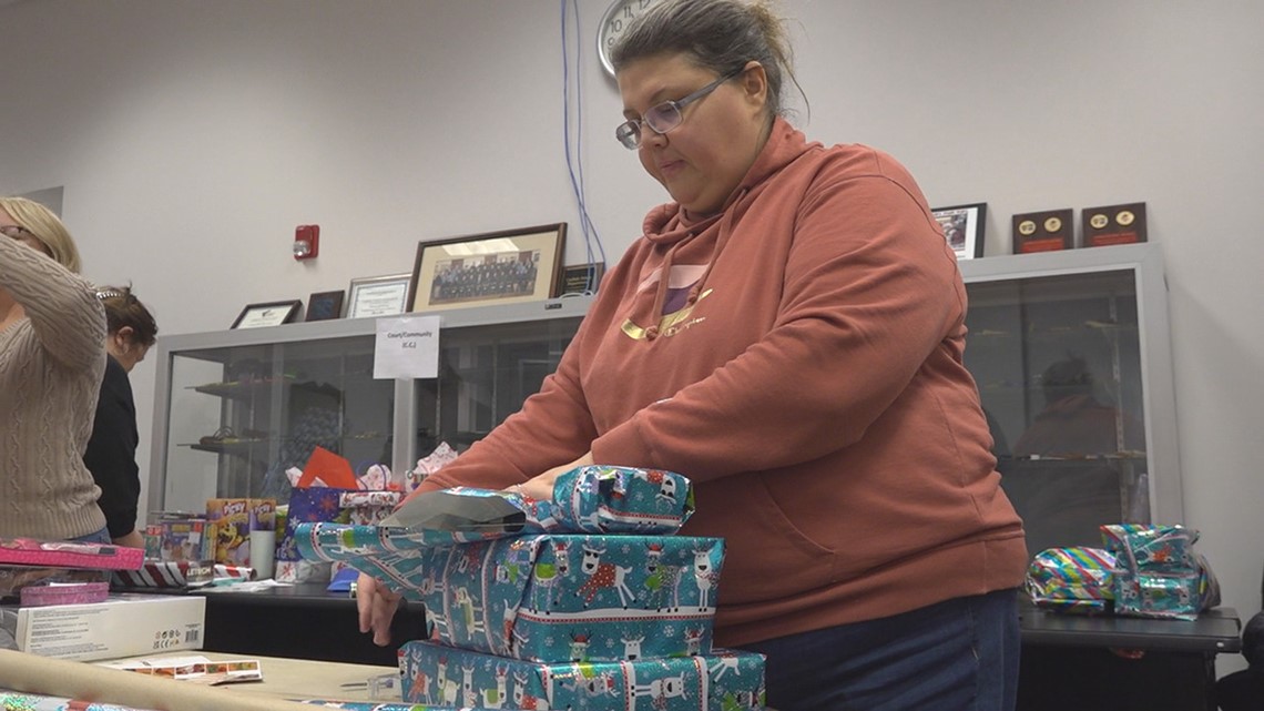 Carlisle Police, volunteers wrap Christmas gifts for kids in need - Vimarsana News