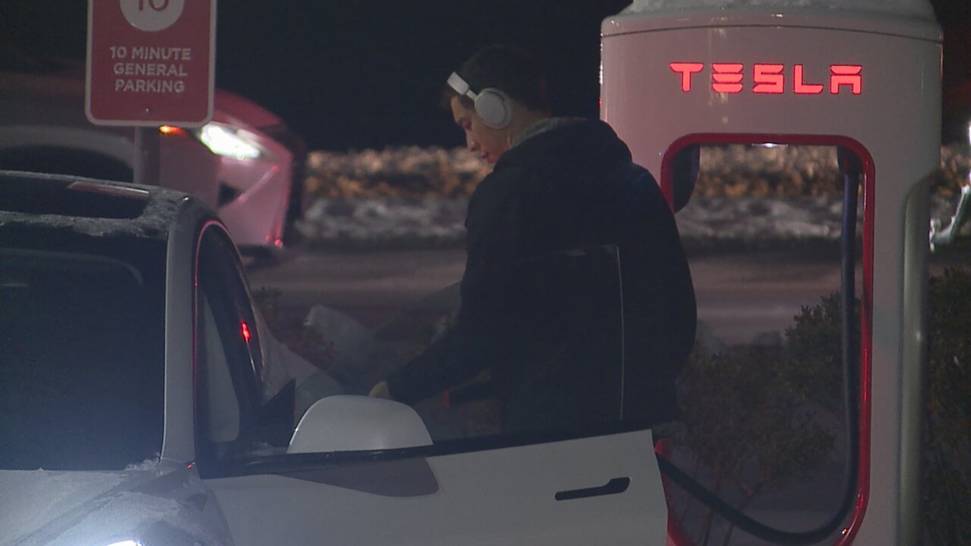 Experts say cold weather can cause 30% loss in battery range and a tripled charge time for electric vehicles.