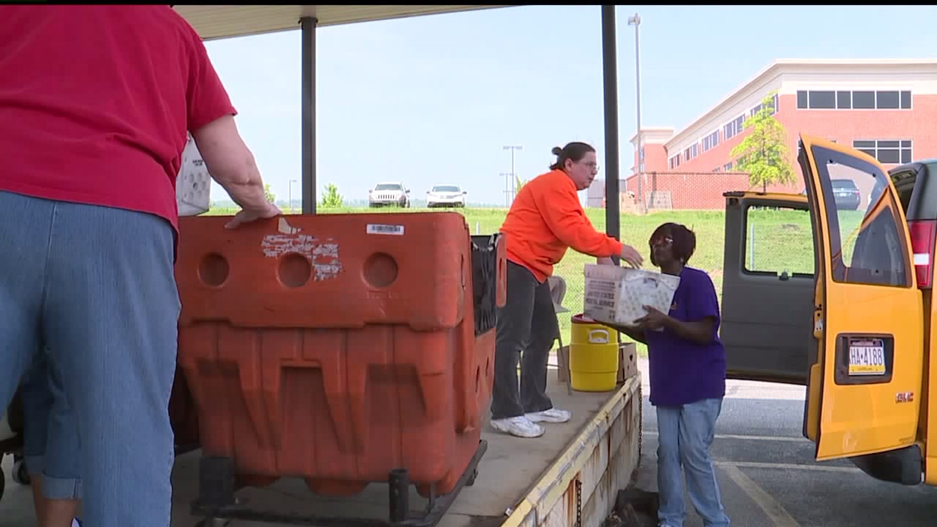 U.S.P.S hosts 26th Annual Stamp Out Hunger Food Drive