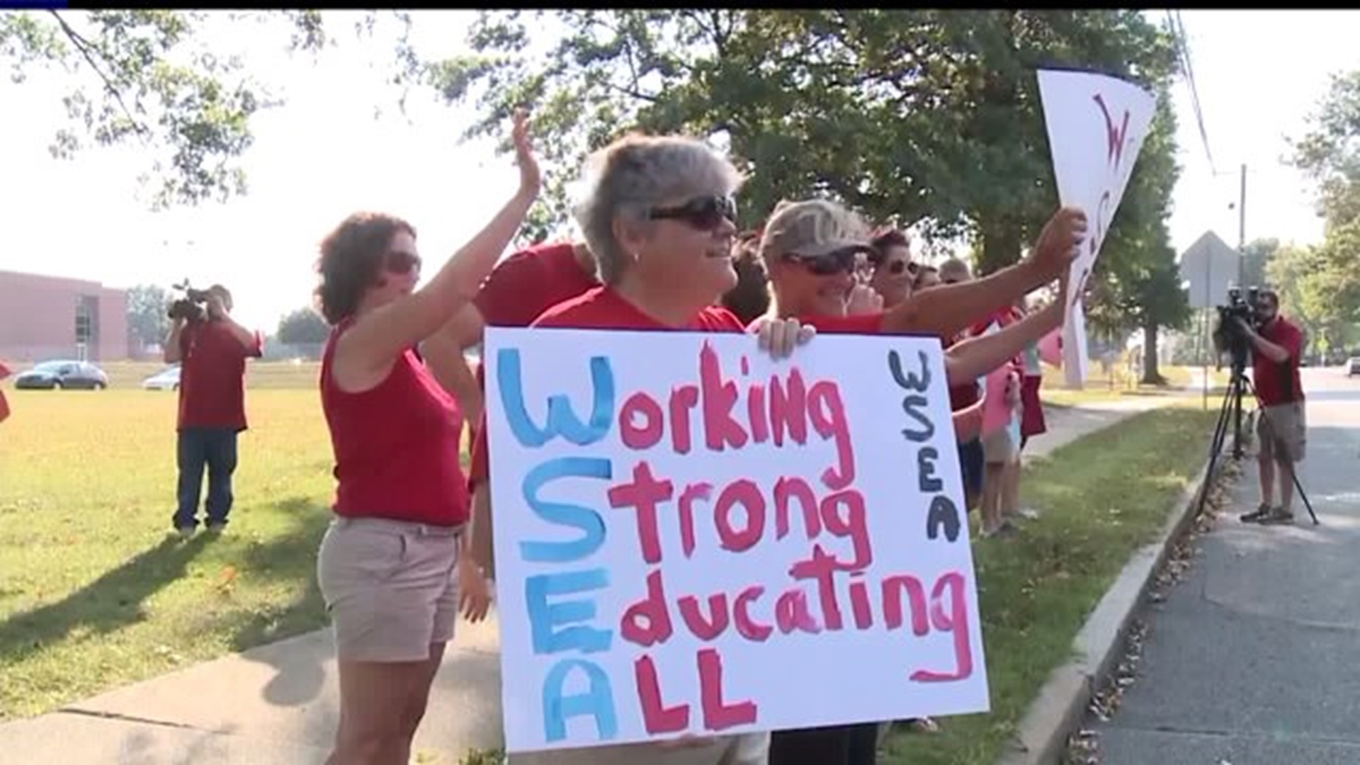 West Shore teachers rally for a better contract