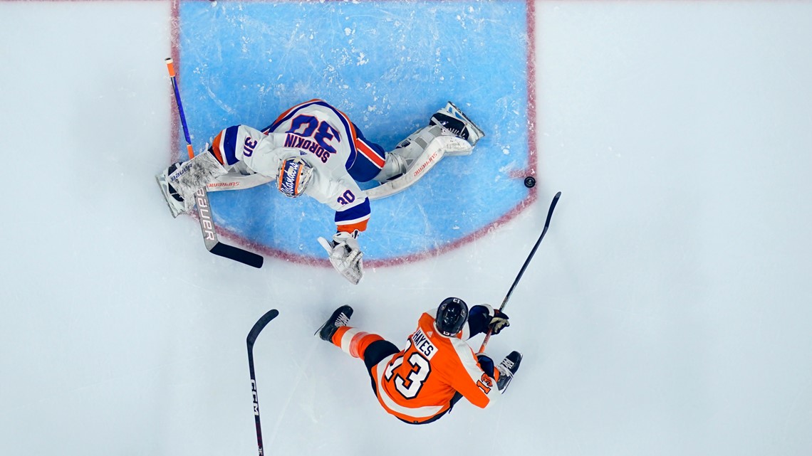 Hayes leads Flyers to win over Islanders