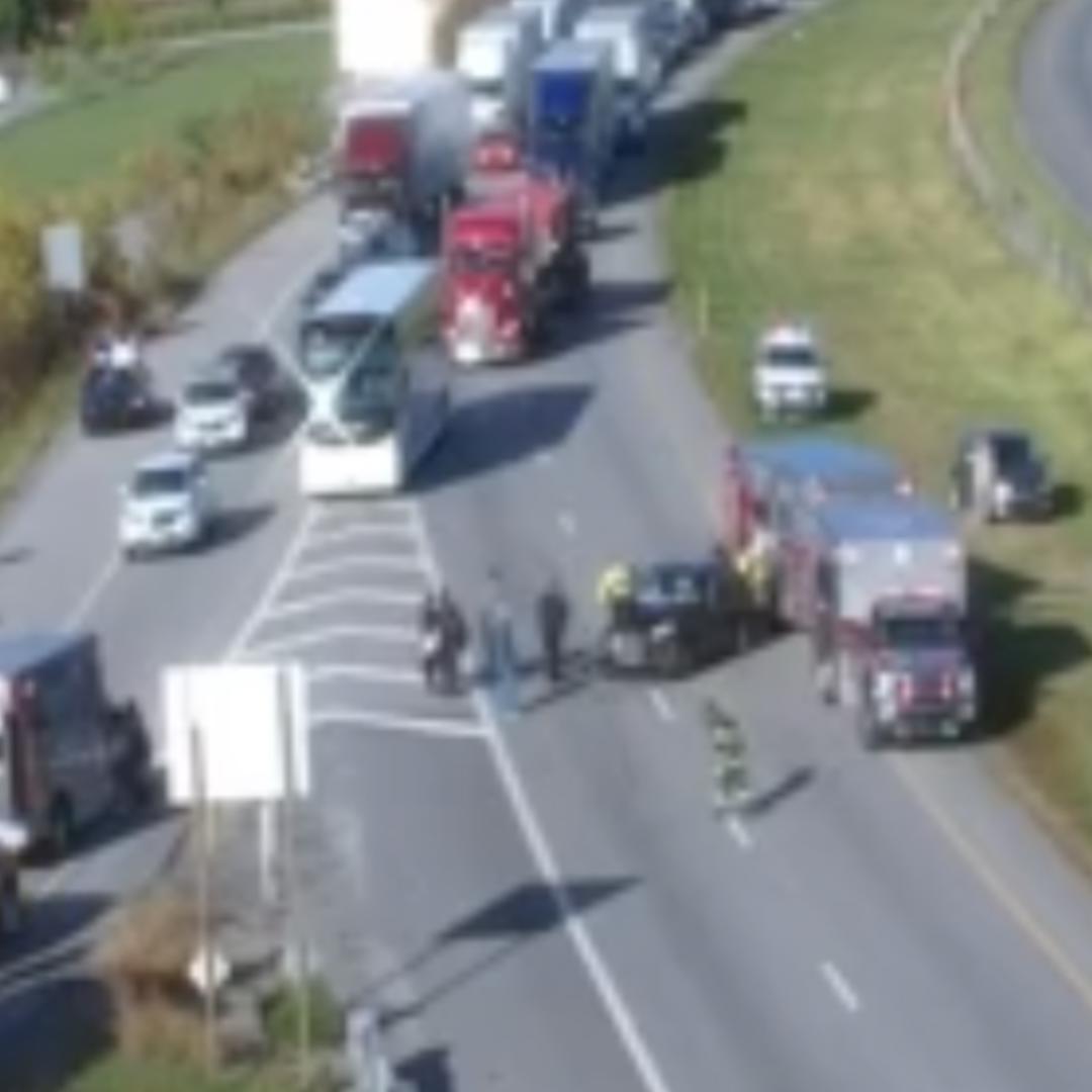 Crash on I-81 in Cumberland County stops traffic | fox43.com