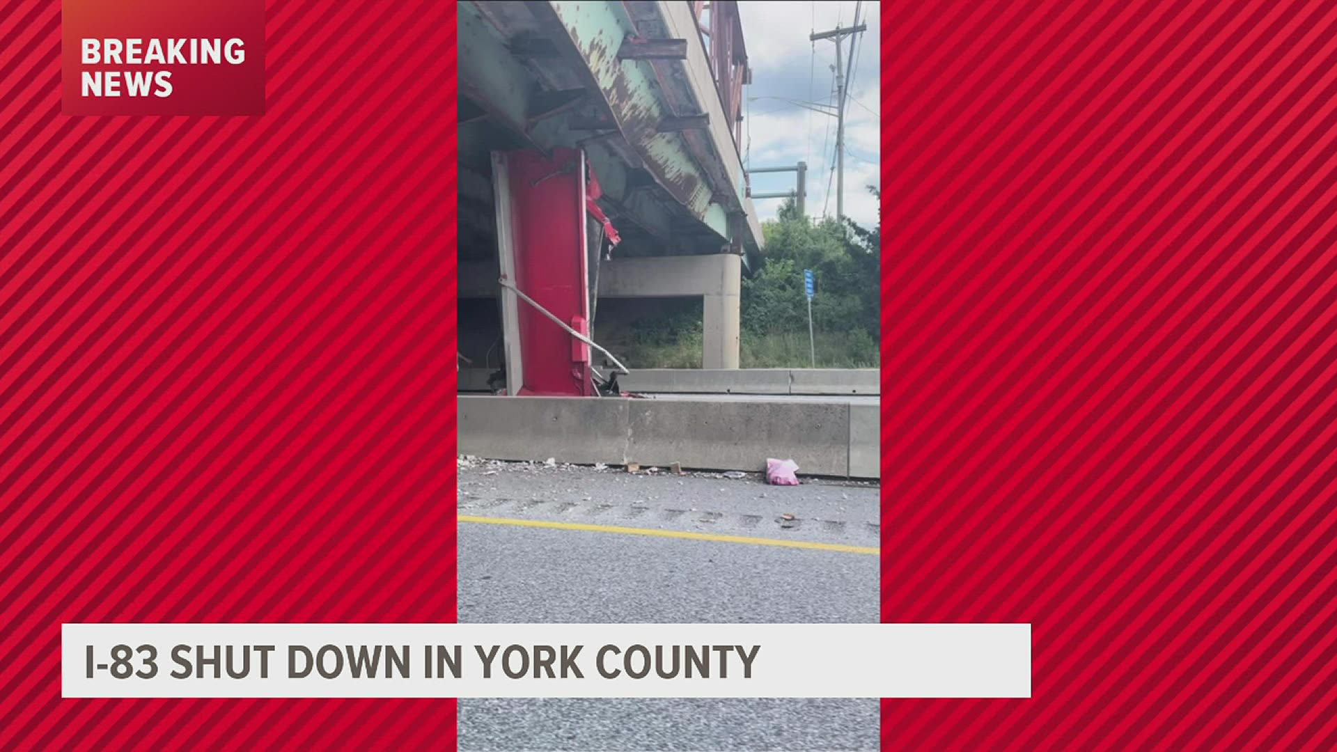 Crash into Queen Street Bridge closes lanes on I83