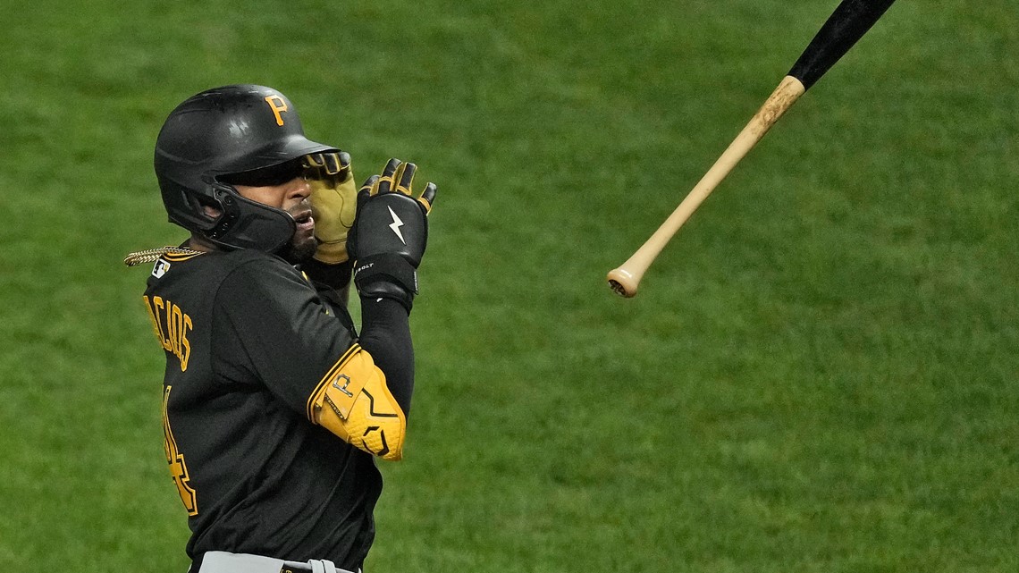 Pirates' Ke'Bryan Hayes misses first base, loses home run