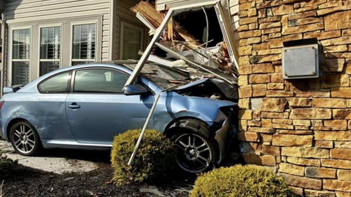 Driver injured after vehicle crashes into York County home | fox43.com