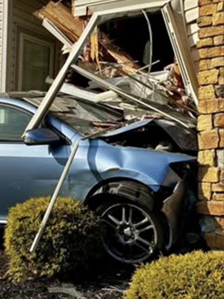 Driver injured after vehicle crashes into York County home | fox43.com