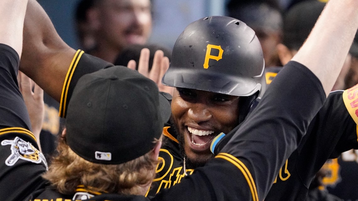 Pirates rally to complete three-game sweep of Padres