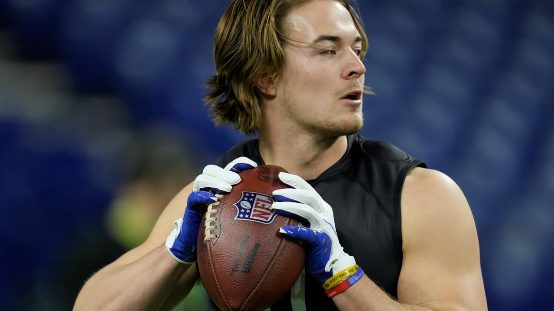 Steelers' Kenny Pickett actually increased his hand size leading up to the 2022  NFL Draft 