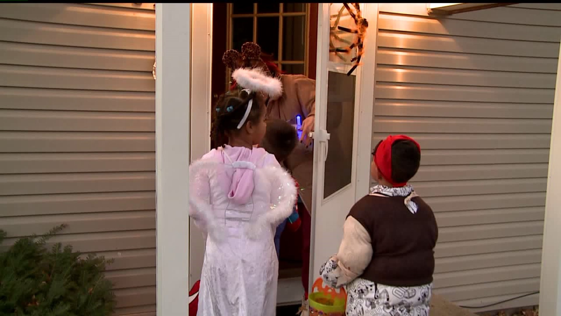 Safety tips to keep in mind before Trick or Treating this year