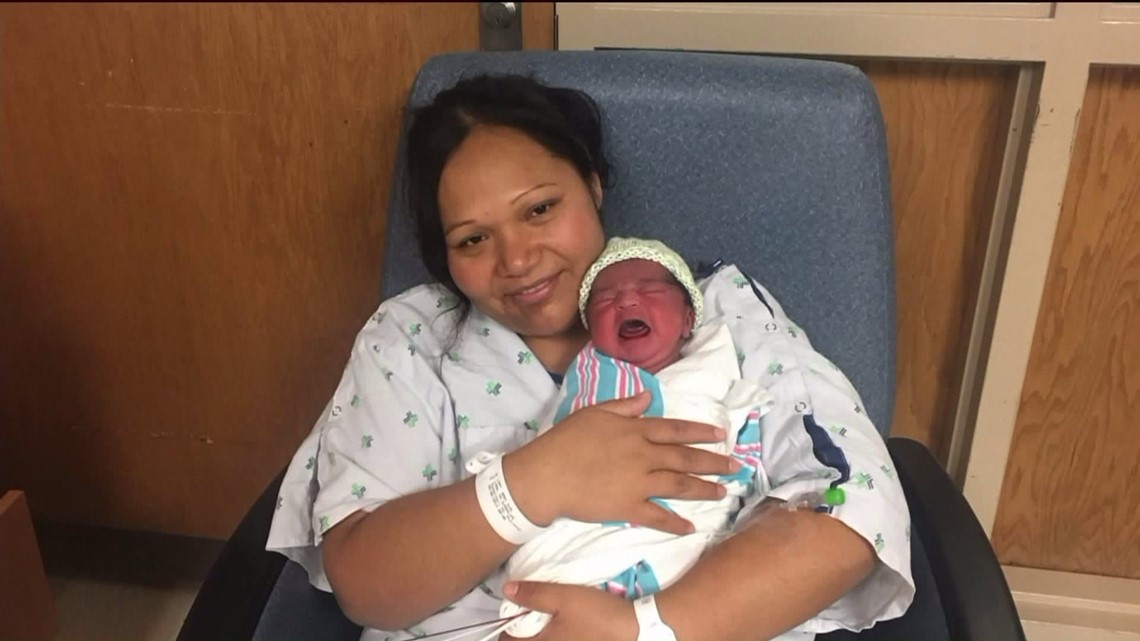 Mother gives birth on bus during morning commute | fox43.com