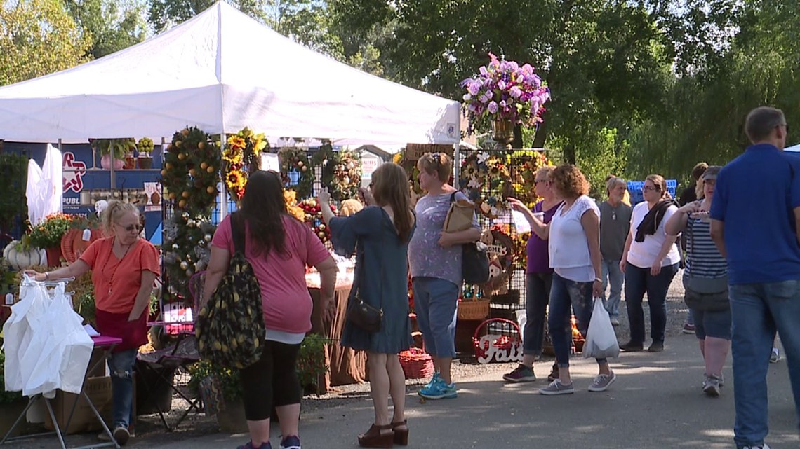 Thousands attend New Cumberland Apple Festival