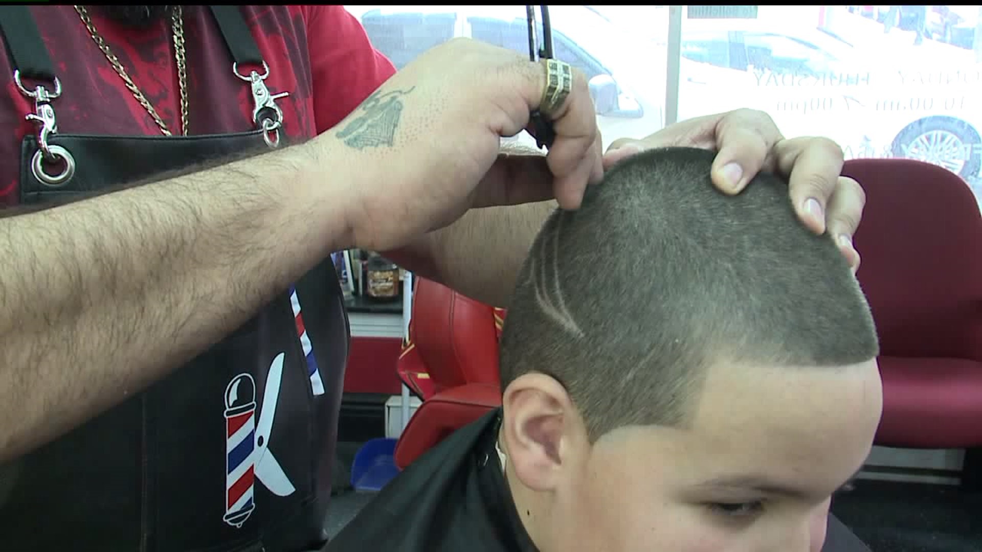Fans flock to local barbershop for Super Bowl shaves
