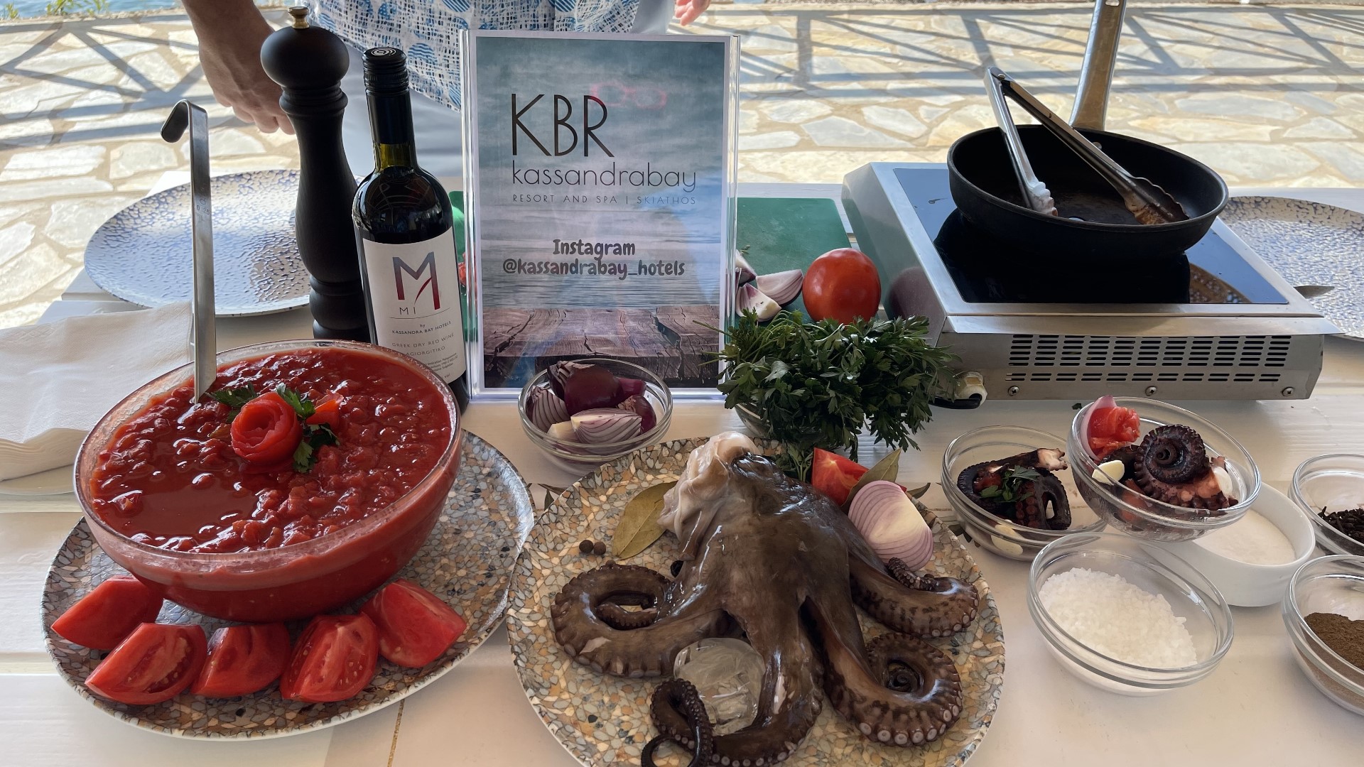 Learn to cook octopus for the traditional Octopothi Stifatho, then finish the meal off with an ouzo cocktail that will have you saying "stin Iyamas" (cheers)!